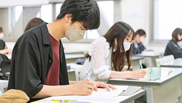 日本文学を基礎から見つめ直す