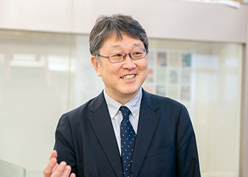 伊倉 史人 教授の写真